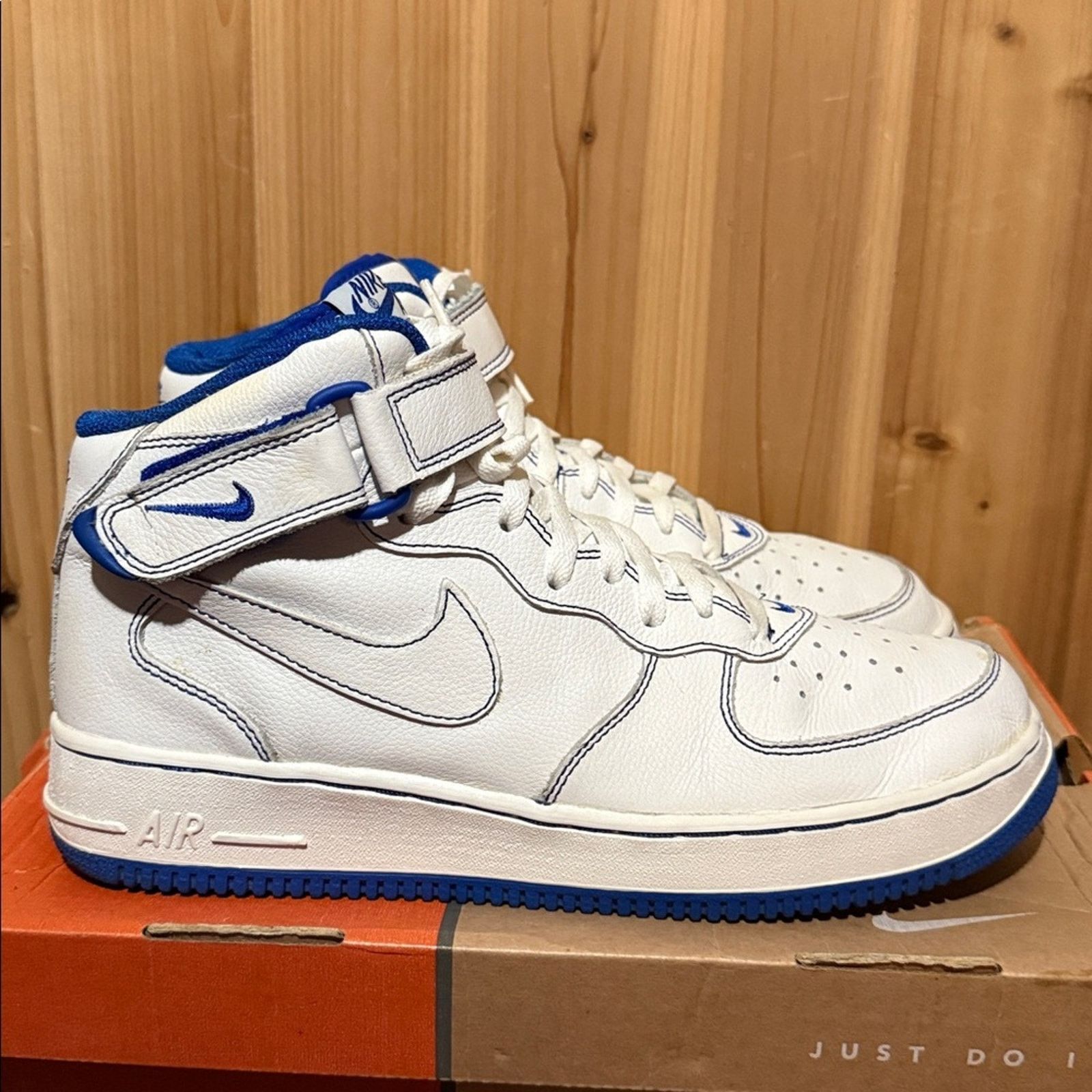 Nike 2002 Nike Air Force 1 Contrast Stitch White White Royal Blue Size US 10 / EU 43 - 2 Thumbnail