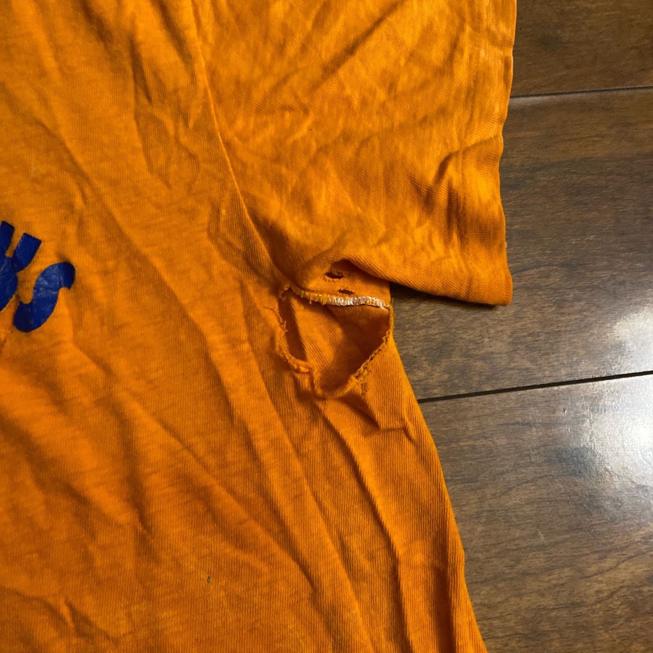 Vintage Vintage 70s Paper Thin Single Stitch Hanes Thrashed T-shirt Size US M / EU 48-50 / 2 - 3 Thumbnail
