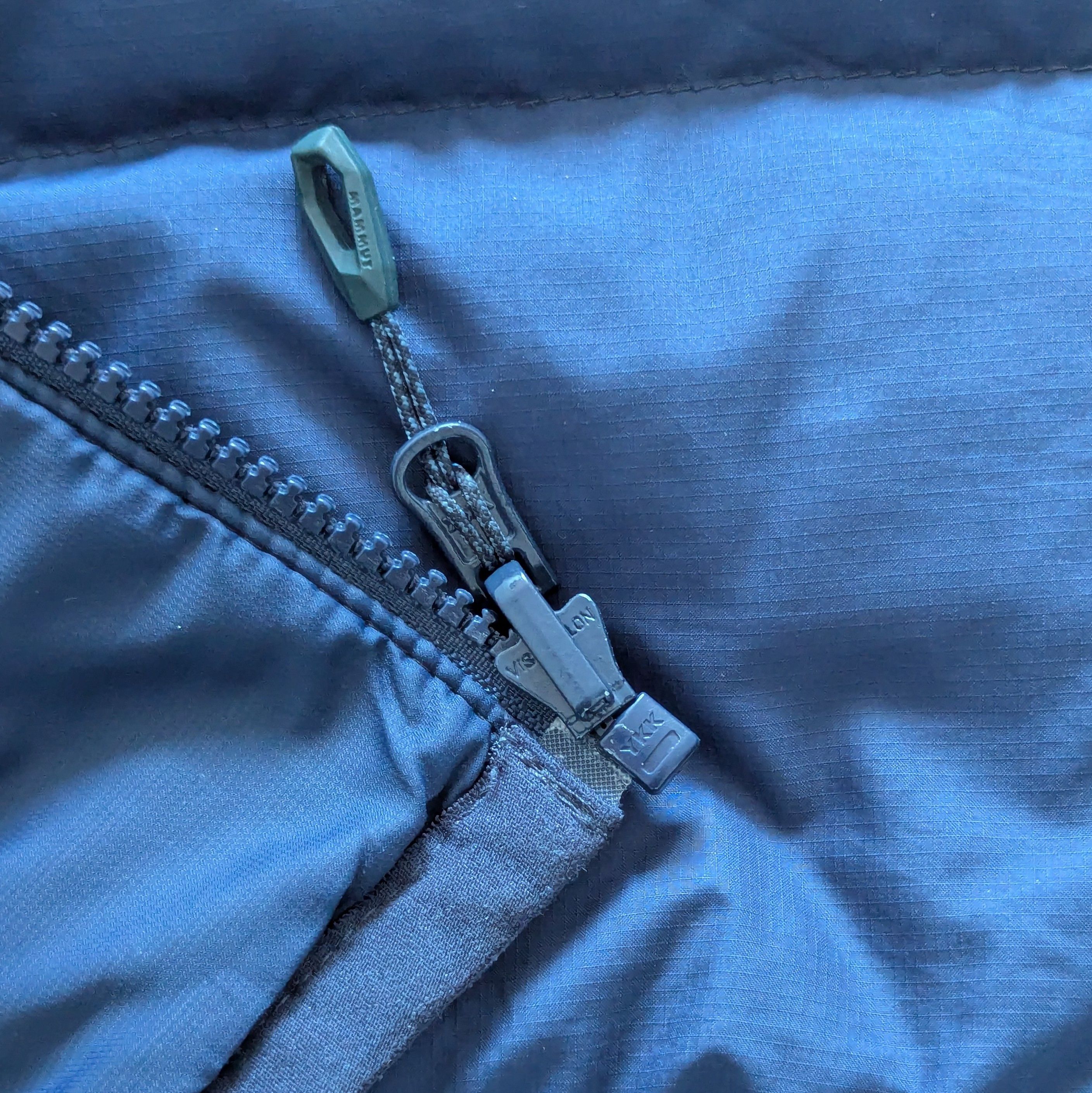 Mammut Mammut Reversible Down Jacket Size M Navy Outdoor Trekking Size US M / EU 48-50 / 2 - 11 Thumbnail