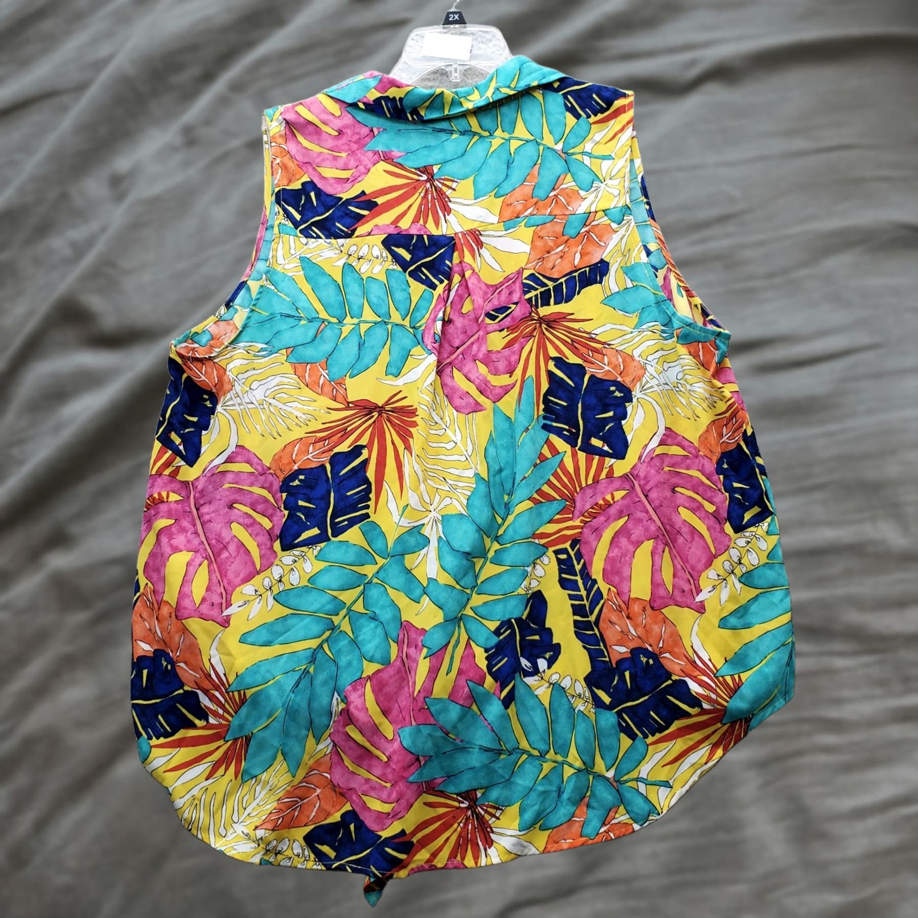 Forever 21 FOREVER 21 Blouse Top Womens 3X Multi Floral Sleeveless Collared Button Knot Hem VINTAGE: No Size XXL / US 16-18 / IT 52-54 - 1 Thumbnail