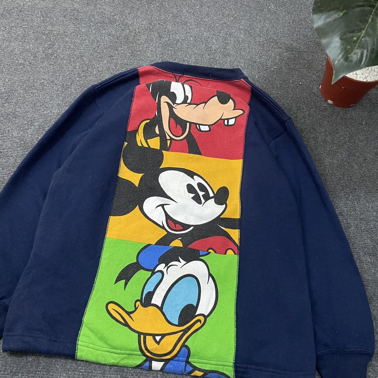 Disney × Mickey Mouse × Vintage Vintage 90s Disney Co Characters Sweatshirt Size US S / EU 44-46 / 1 - 2 Thumbnail
