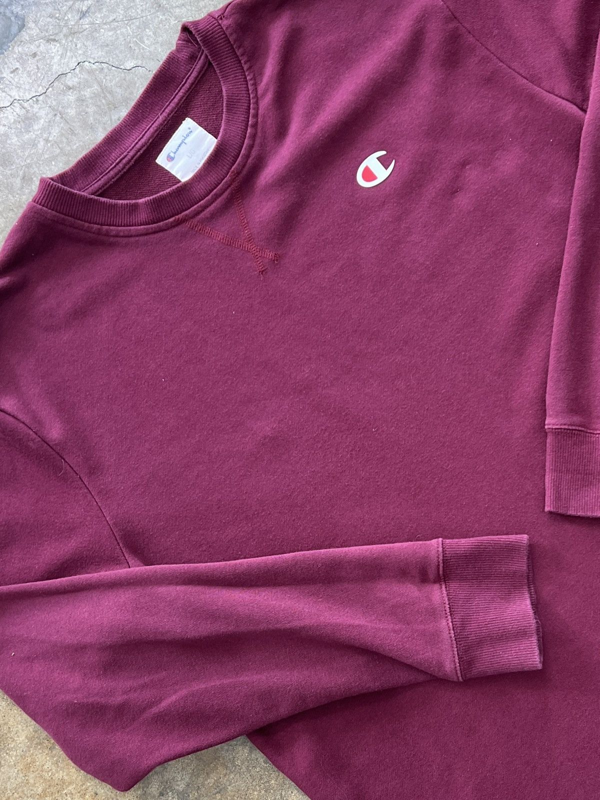 Champion Vintage Champion V-notch Maroon Crewneck Large Size US L / EU 52-54 / 3 - 1 Thumbnail