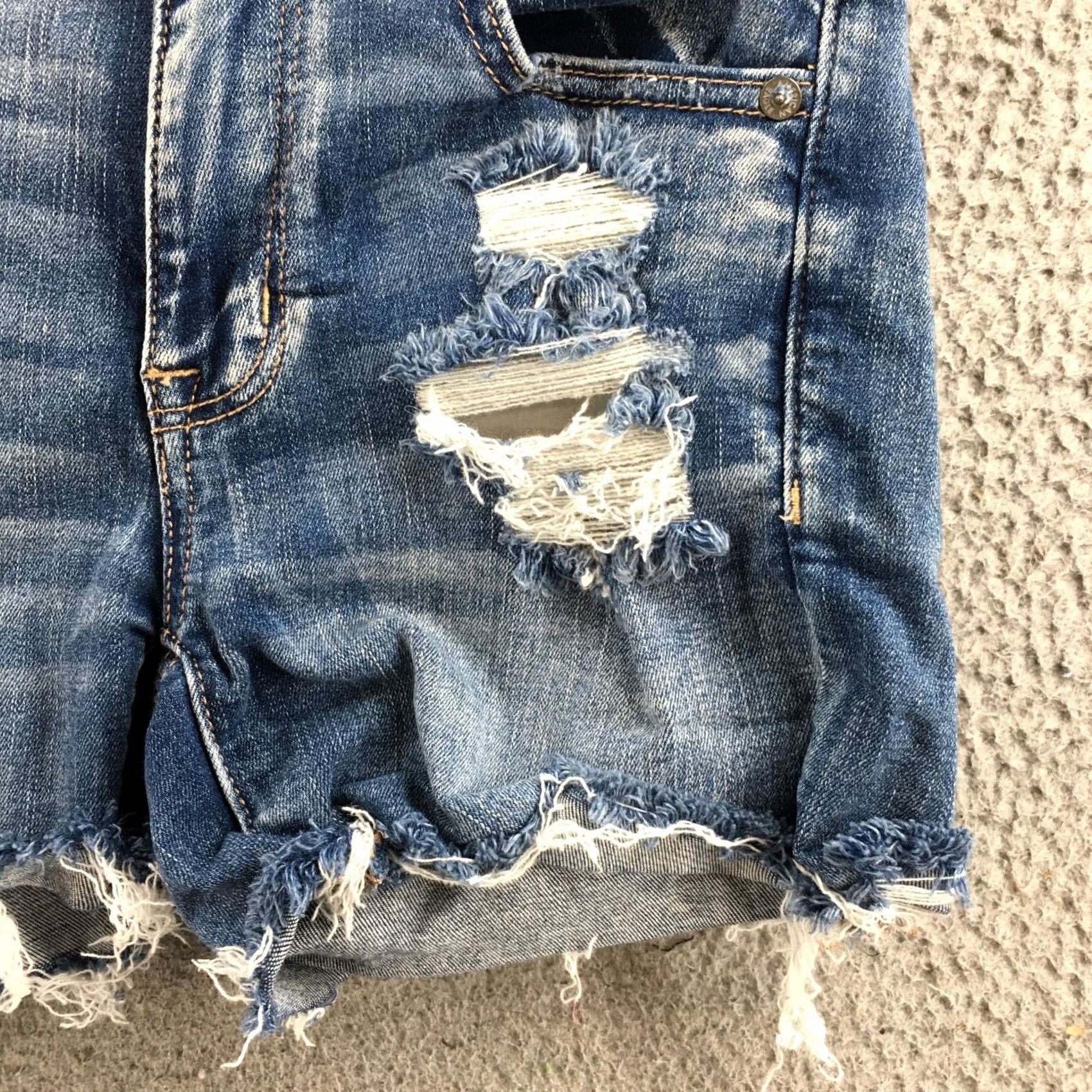 American Eagle Outfitters American Eagle Outfitters Cut Off Short Pants Womens 0 Denim Blue Mid Rise Zip Casual Shorts Women XS-0 Size 25" / US 0 / IT 36 - 3 Thumbnail