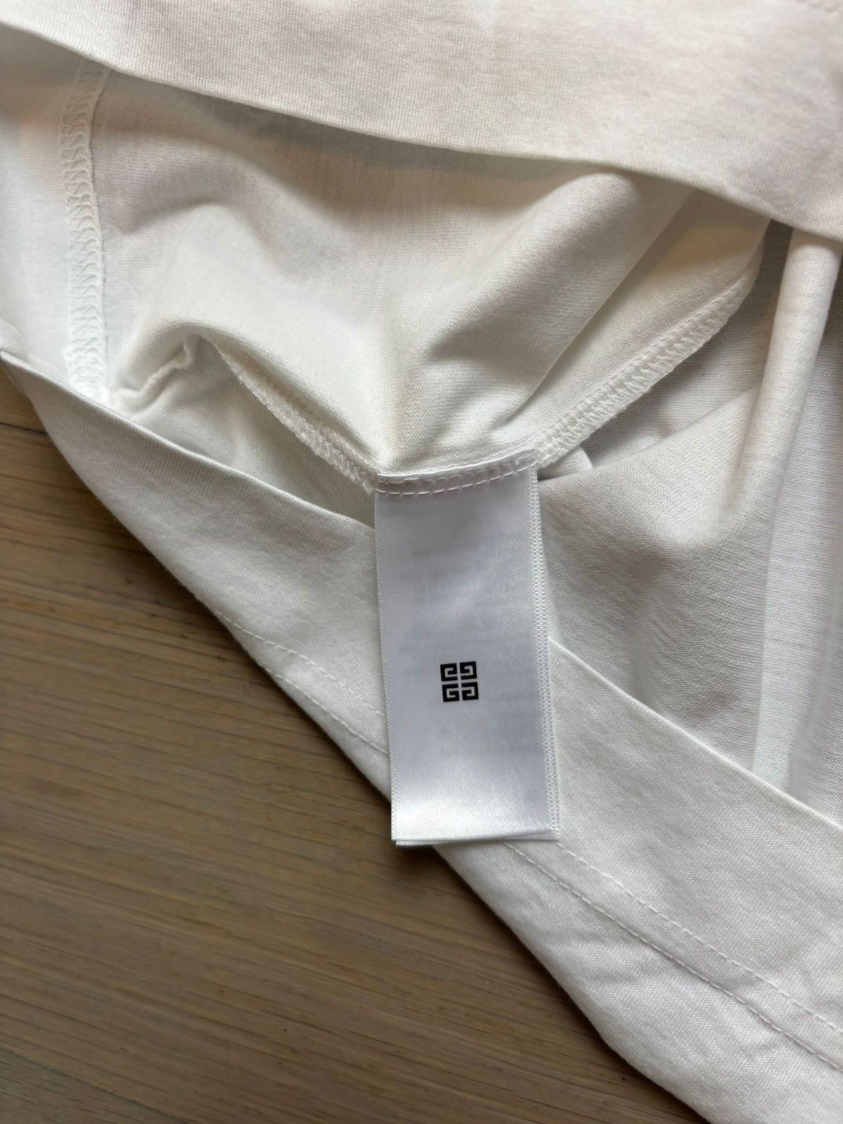 Givenchy Givenchy Spray Logo Collar Tshirt Size US M / EU 48-50 / 2 - 3 Thumbnail