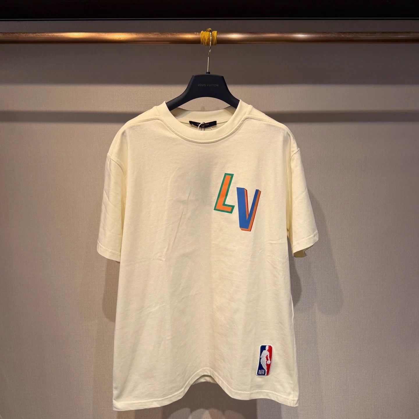 Louis Vuitton LV x NBA White Logo Short Sleeve Tee M Size US M / EU 48-50 / 2 - 1 Thumbnail