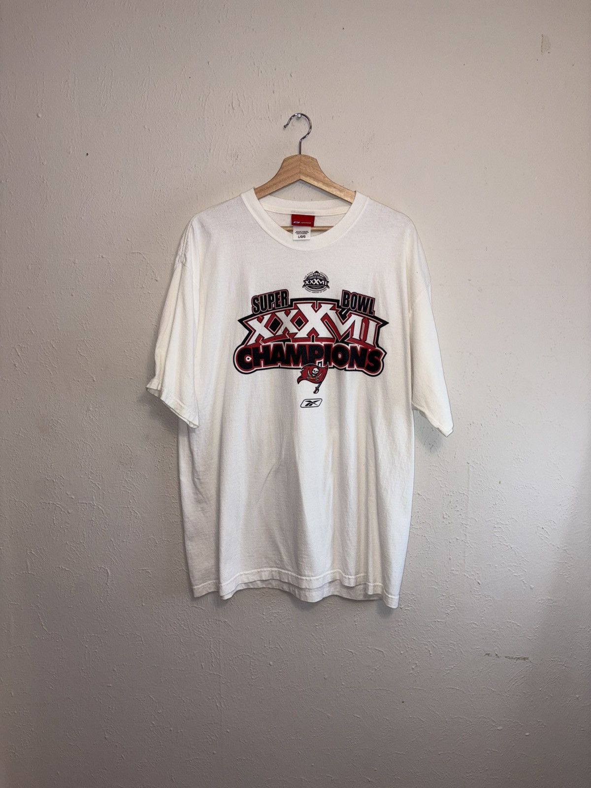 Reebok Vintage Super bowl Buccaneers tee size L Size US L / EU 52-54 / 3 - 1 Thumbnail