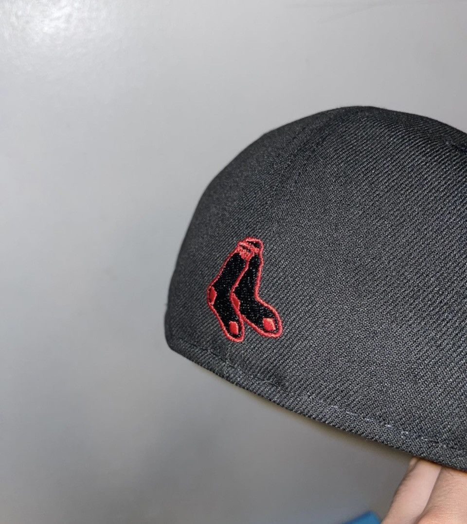 New Era My fitteds bloody Boston Red Sox banned logo size 7 1/8 Size ONE SIZE - 4 Thumbnail