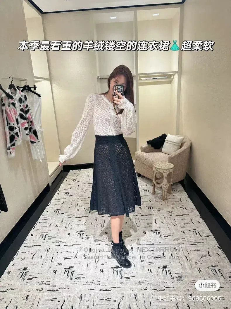 Chanel Chanel 23K black and white stitching alpaca hair hollow dr Size S / US 4 / IT 40 - 8 Thumbnail