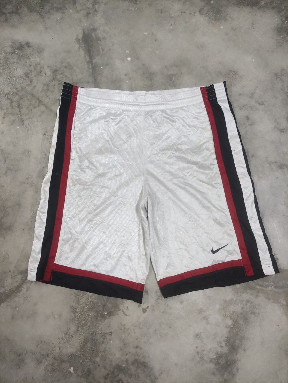 Nike Nike White Striped Athletic Shorts – Retro Sport Vibe Size US 35 - 1 Thumbnail