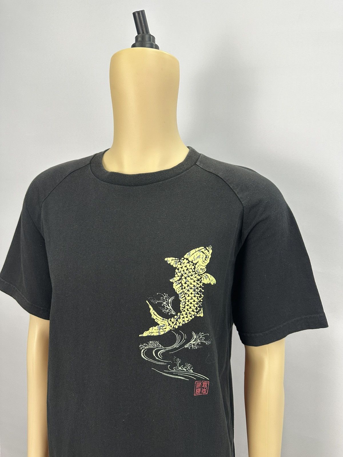 Karakuri Tamashii Vintage Will Pips Koi Fish Japan Sukajan Tshirt A595 Size US L / EU 52-54 / 3 - 3 Thumbnail