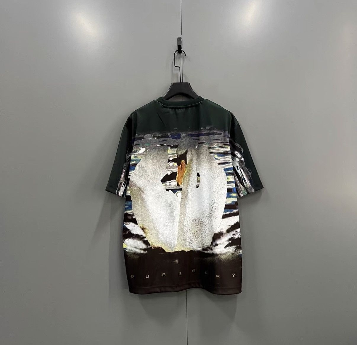 Burberry Burberry Swan Letter Printed Short Sleeve J41 Size US XL / EU 56 / 4 - 2 Thumbnail