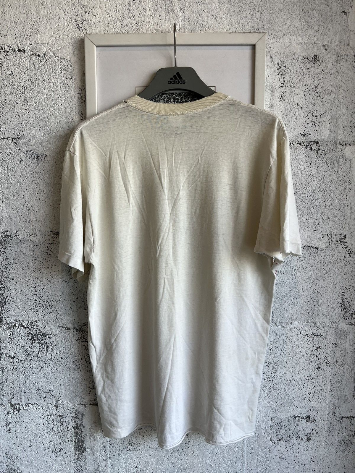 Vintage Vintage Artwork Design Very worn 90’s Tshirt Size US XL / EU 56 / 4 - 12 Thumbnail