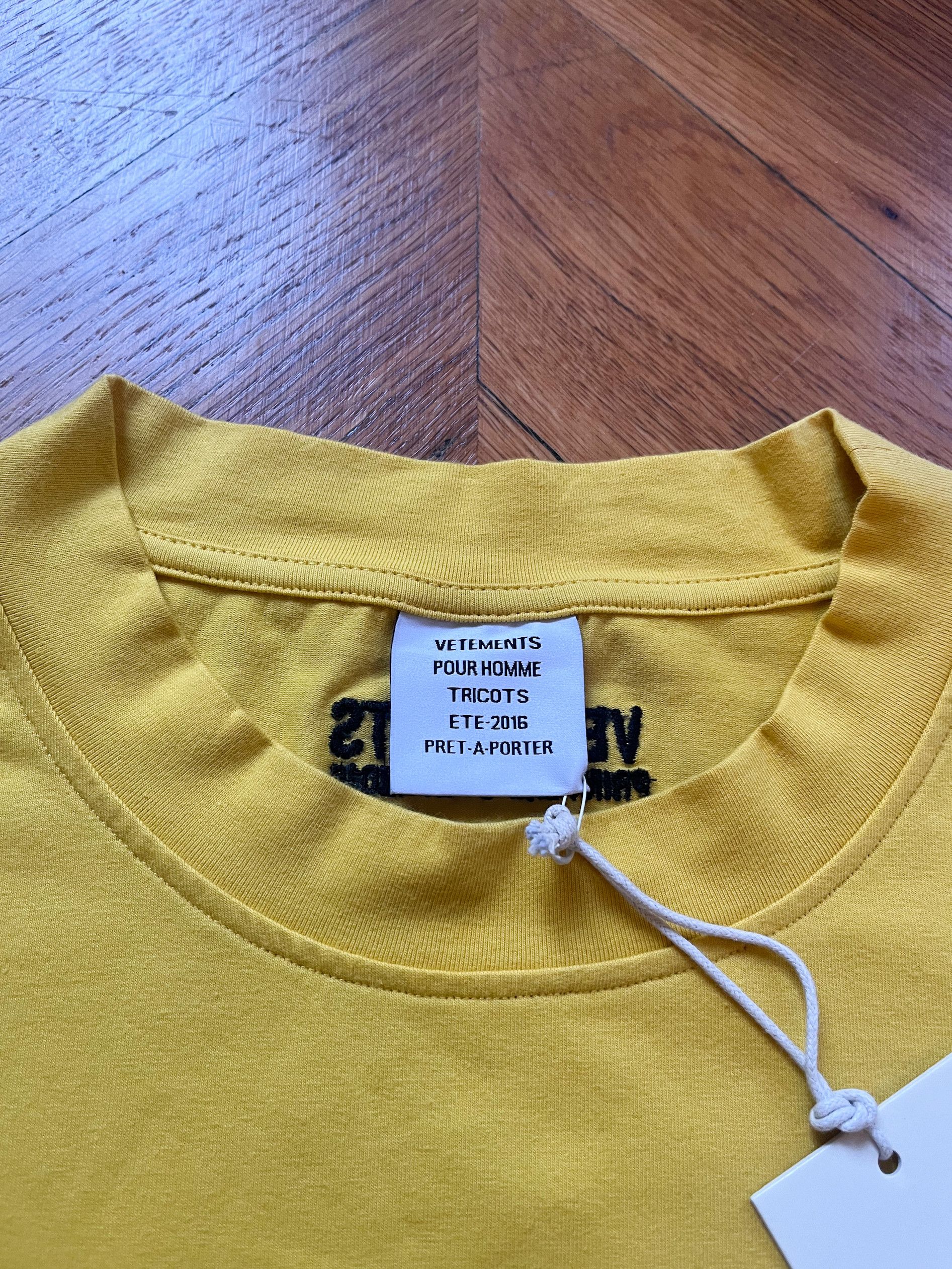 Vetements SS16 DHL T-Shirt - OG Size US XL / EU 56 / 4 - 6 Thumbnail