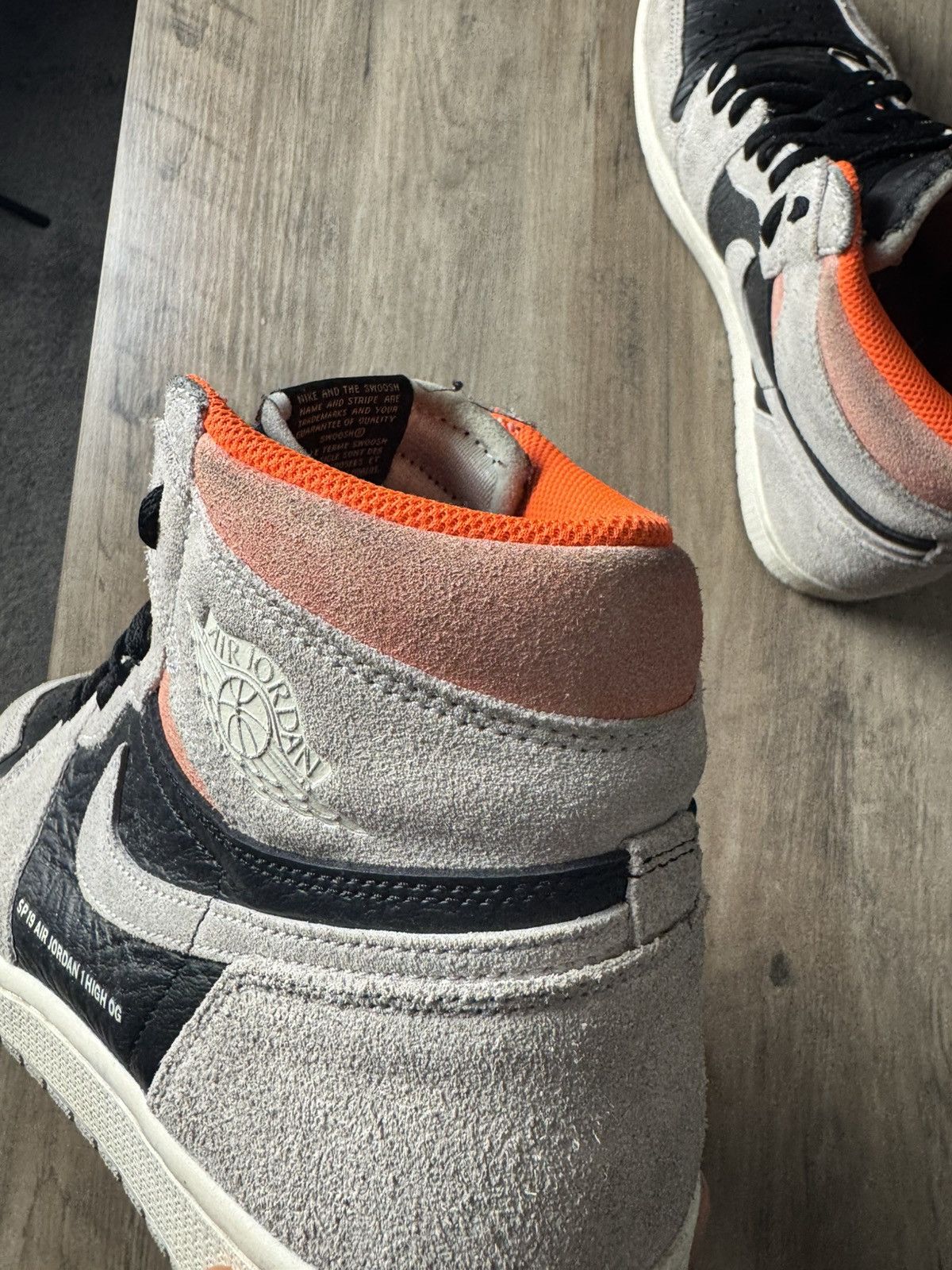 Jordan Brand × Nike jordan 1 neutral grey hyper crimson Size US 11 / EU 44 - 4 Thumbnail