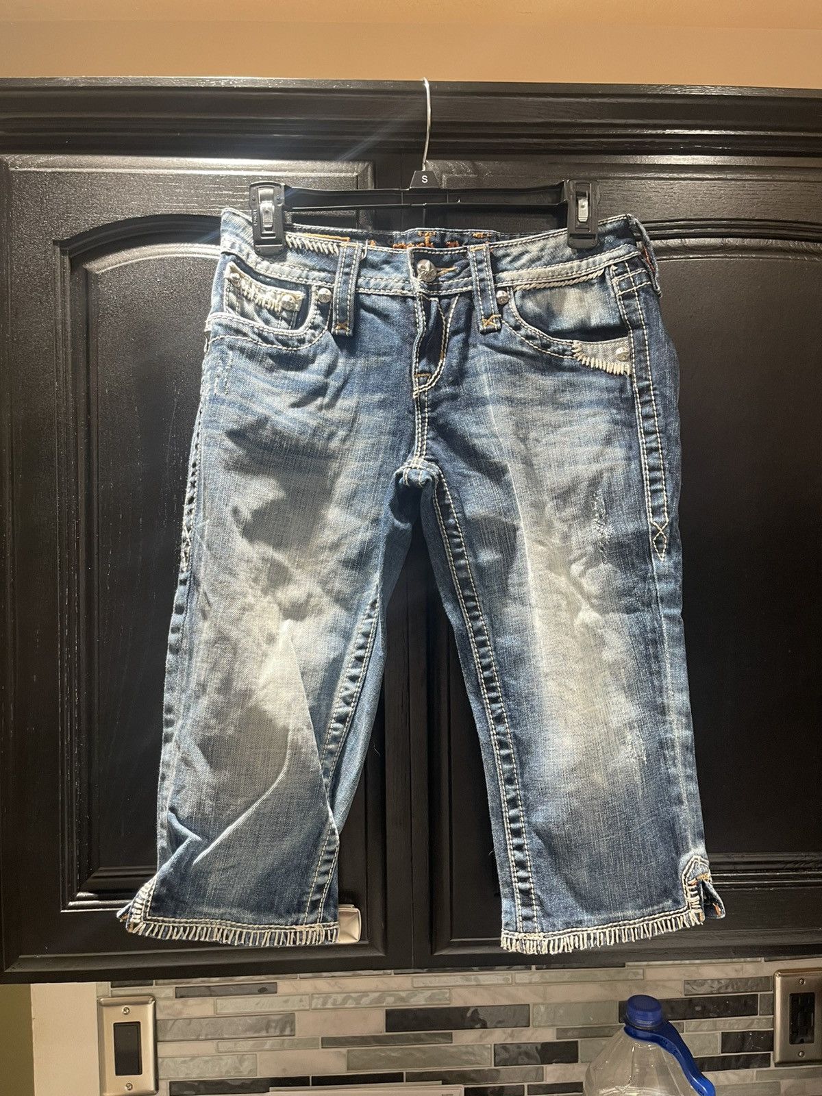 Rock Revival Rock Revival Women’s Sz 27 Karla Capri Distressed Jeans Size 27" / US 4 / IT 40 - 1 Thumbnail