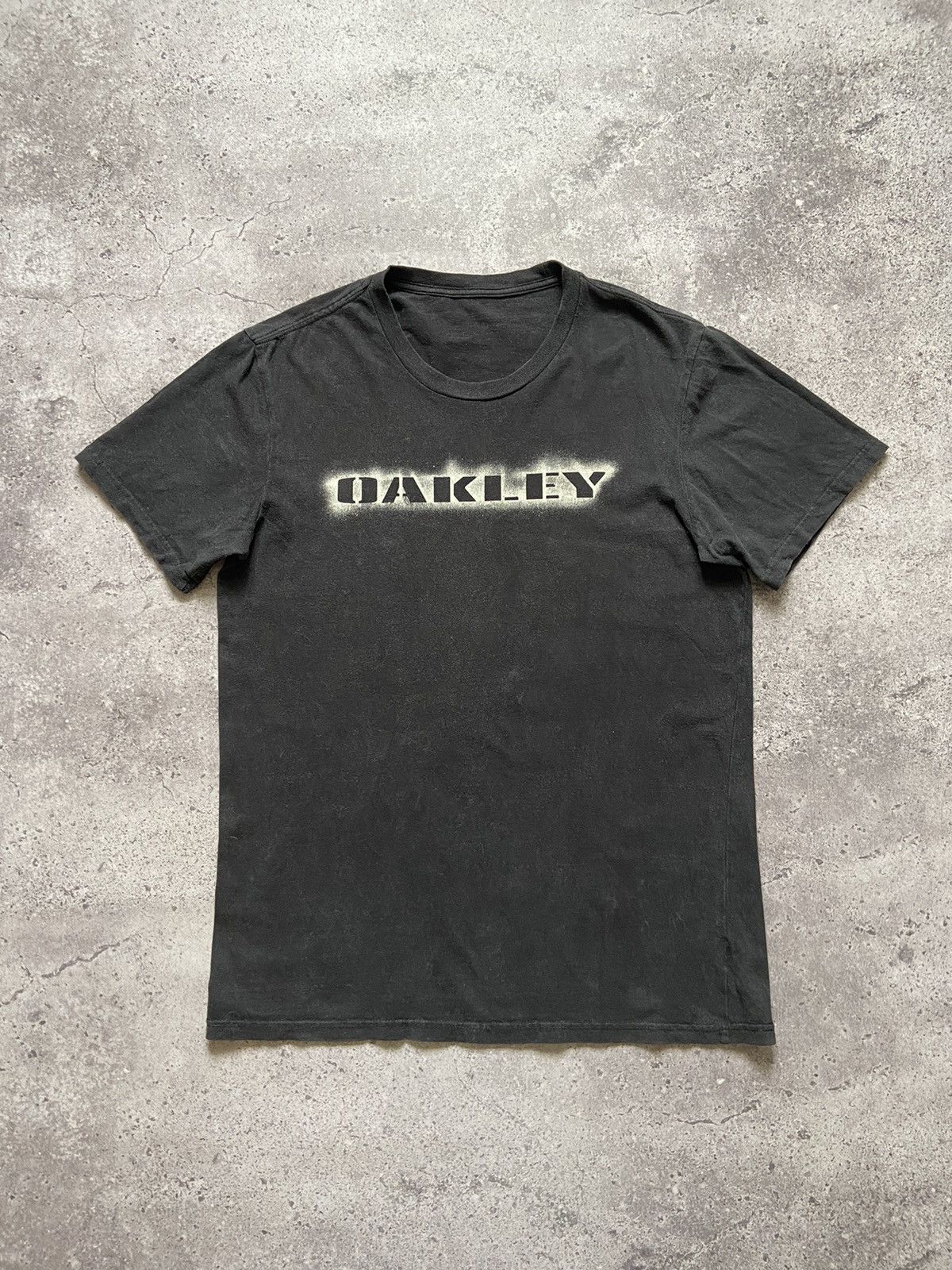 Oakley Oakley Tee Vintage Distressed Y2K Garment Dued Center Logo Size US M / EU 48-50 / 2 - 1 Thumbnail