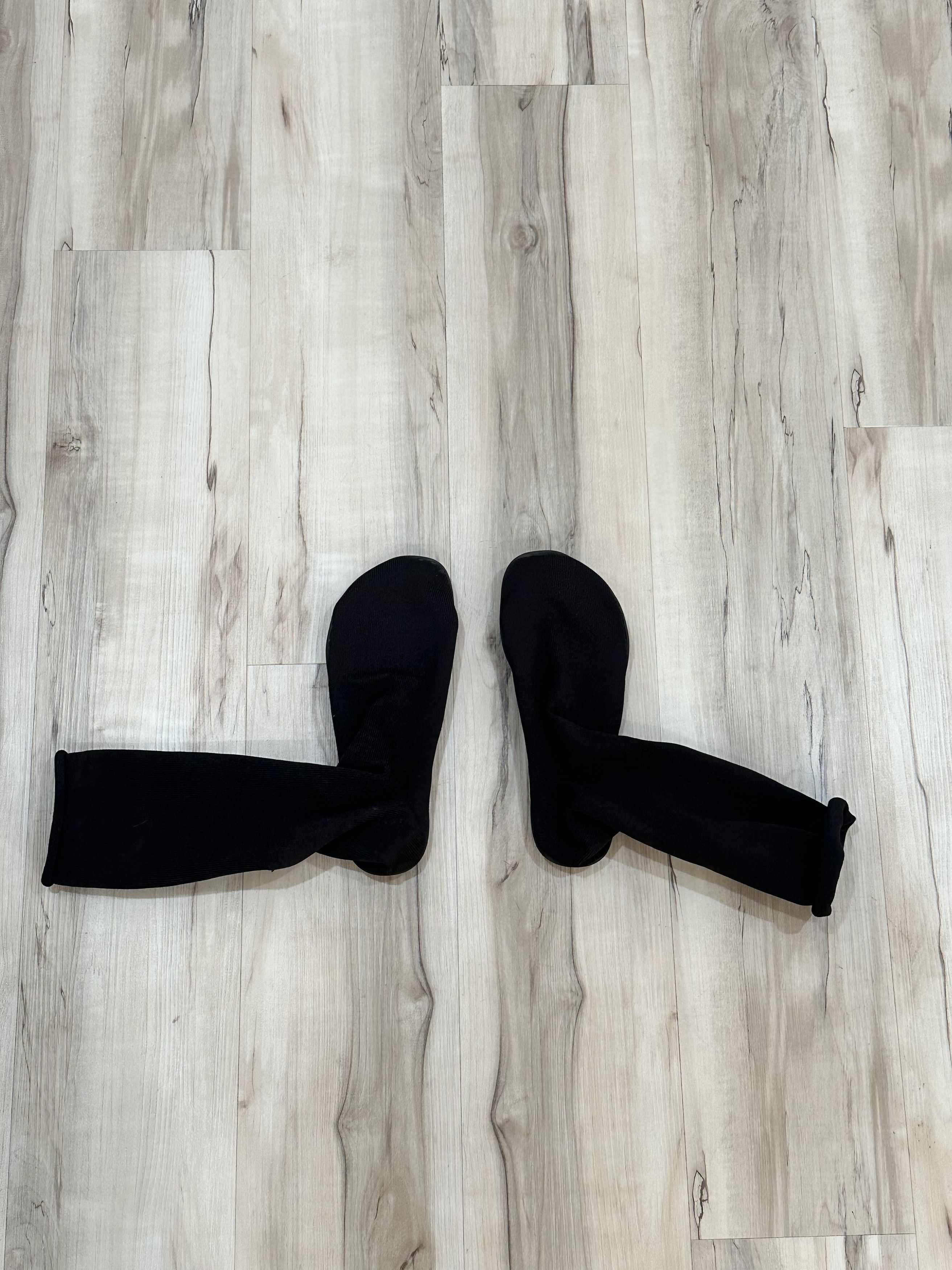 Kanye West × Yeezy Yeezy Pods Size 2 US 11 Size US 11 / EU 44 - 3 Thumbnail