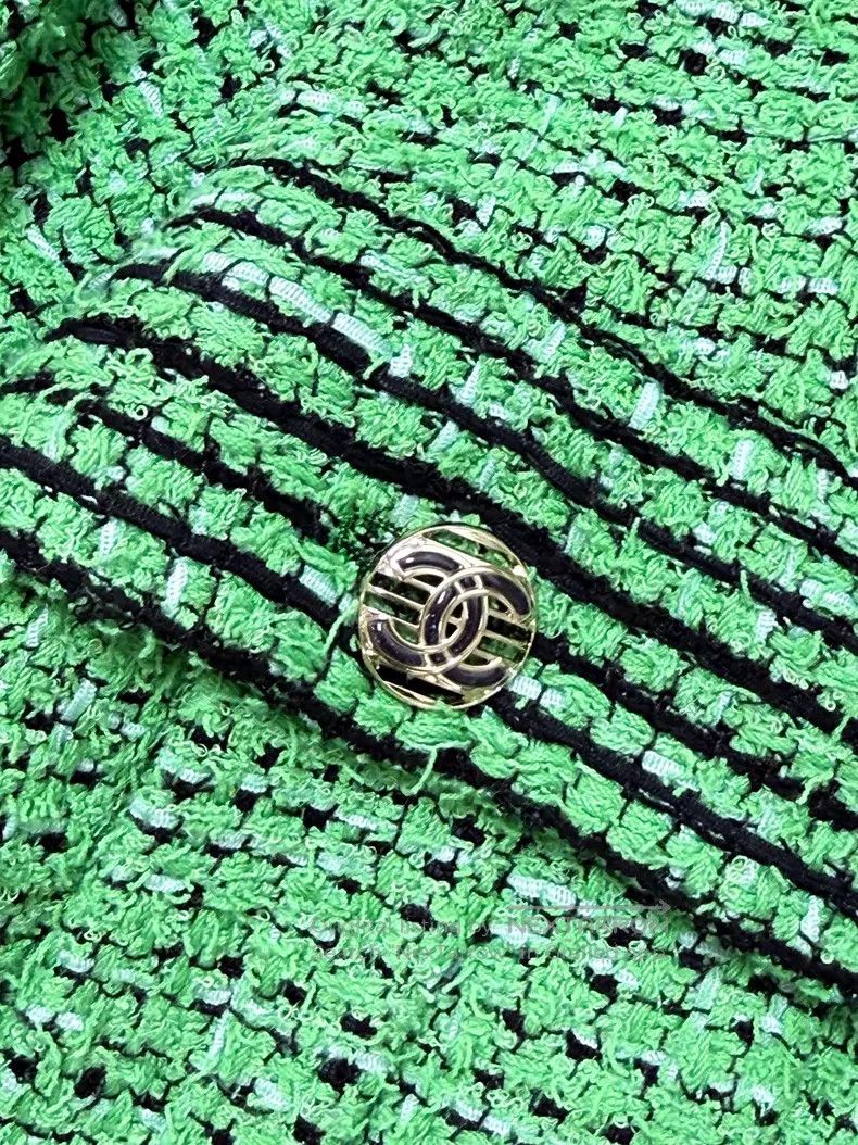 Chanel Chanel Plaid tweed two-pocket long-sleeved knitted jacket Size M / US 6-8 / IT 42-44 - 4 Thumbnail