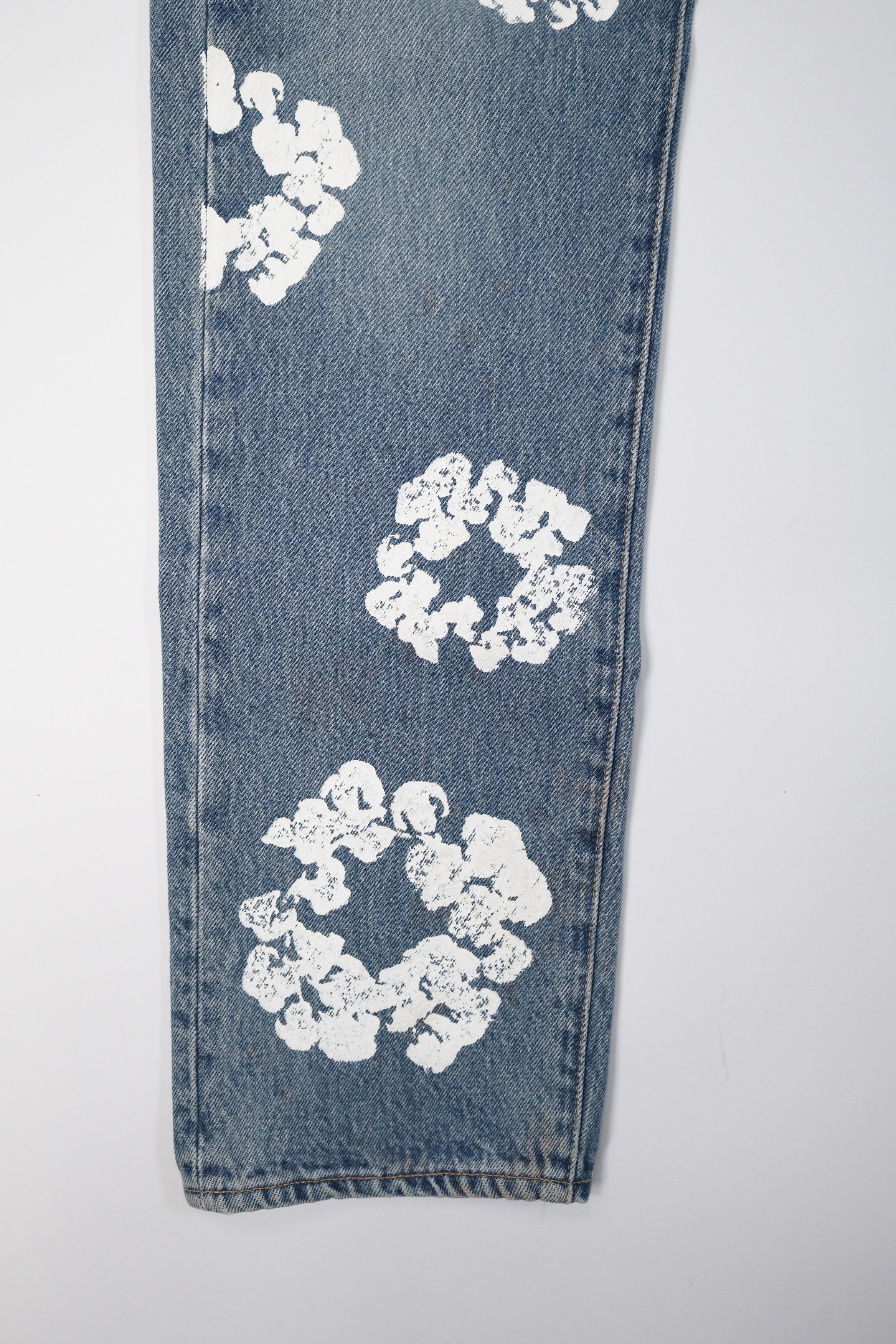 DENIM TEARS Denim Tears x Levi's Cotton Wreath Jean Light Wash Size US 32 / EU 48 - 3 Thumbnail