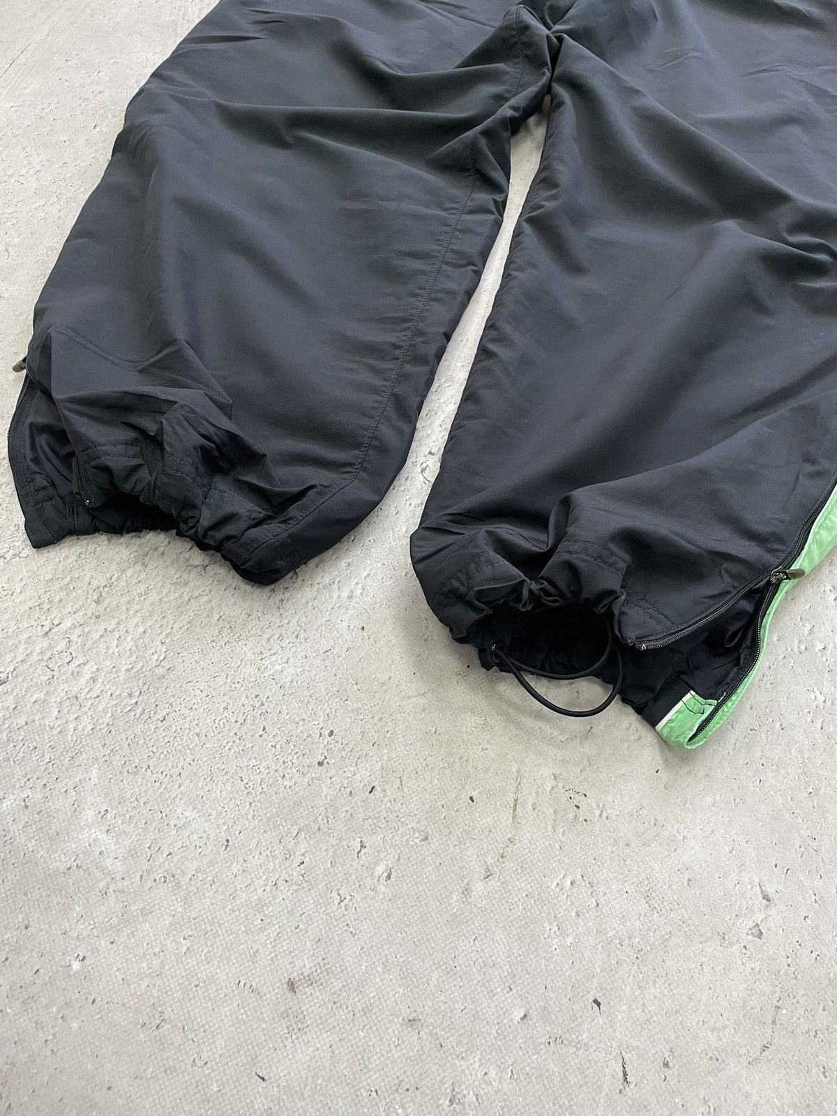 Nike Nike Black Track Pants Green Stripe Y2K Tech Size US 35 - 9 Thumbnail