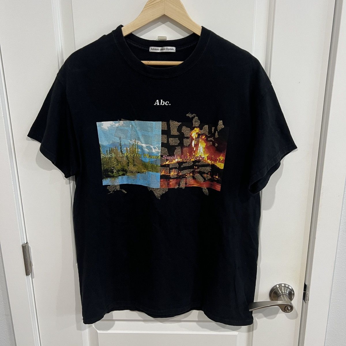 Advisory Board Crystals Advisory Board Crystals 'Such A Pretty Planet' Tee - sz M Size US M / EU 48-50 / 2 - 1 Thumbnail