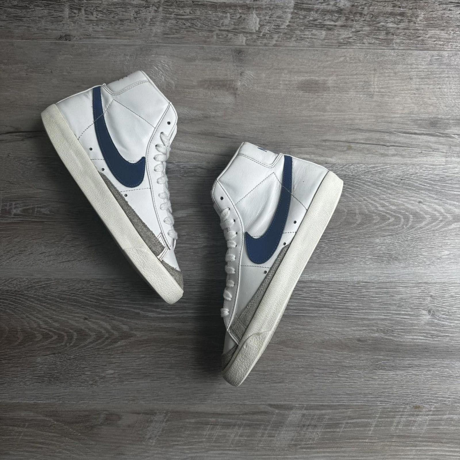 Nike NIKE • Nike Blazer Mid 77 "White/Game Royal" (7M) Size US 7 / EU 40 - 8 Thumbnail