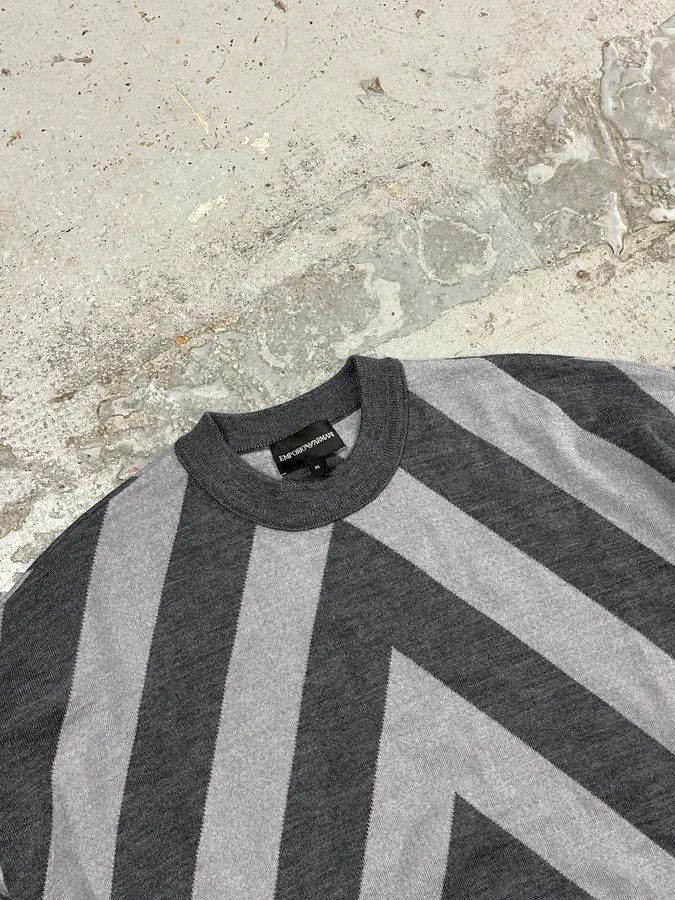 Emporio Armani 2010s Emporio Armani V Lines White & Grey Sweater Size US M / EU 48-50 / 2 - 5 Thumbnail