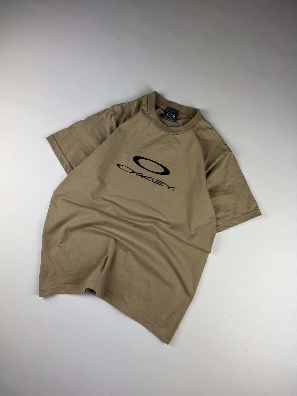Japanese Brand × Oakley × Vintage Vintage Oakley T-Shirt Center Logo Size US S / EU 44-46 / 1 - 2 Thumbnail