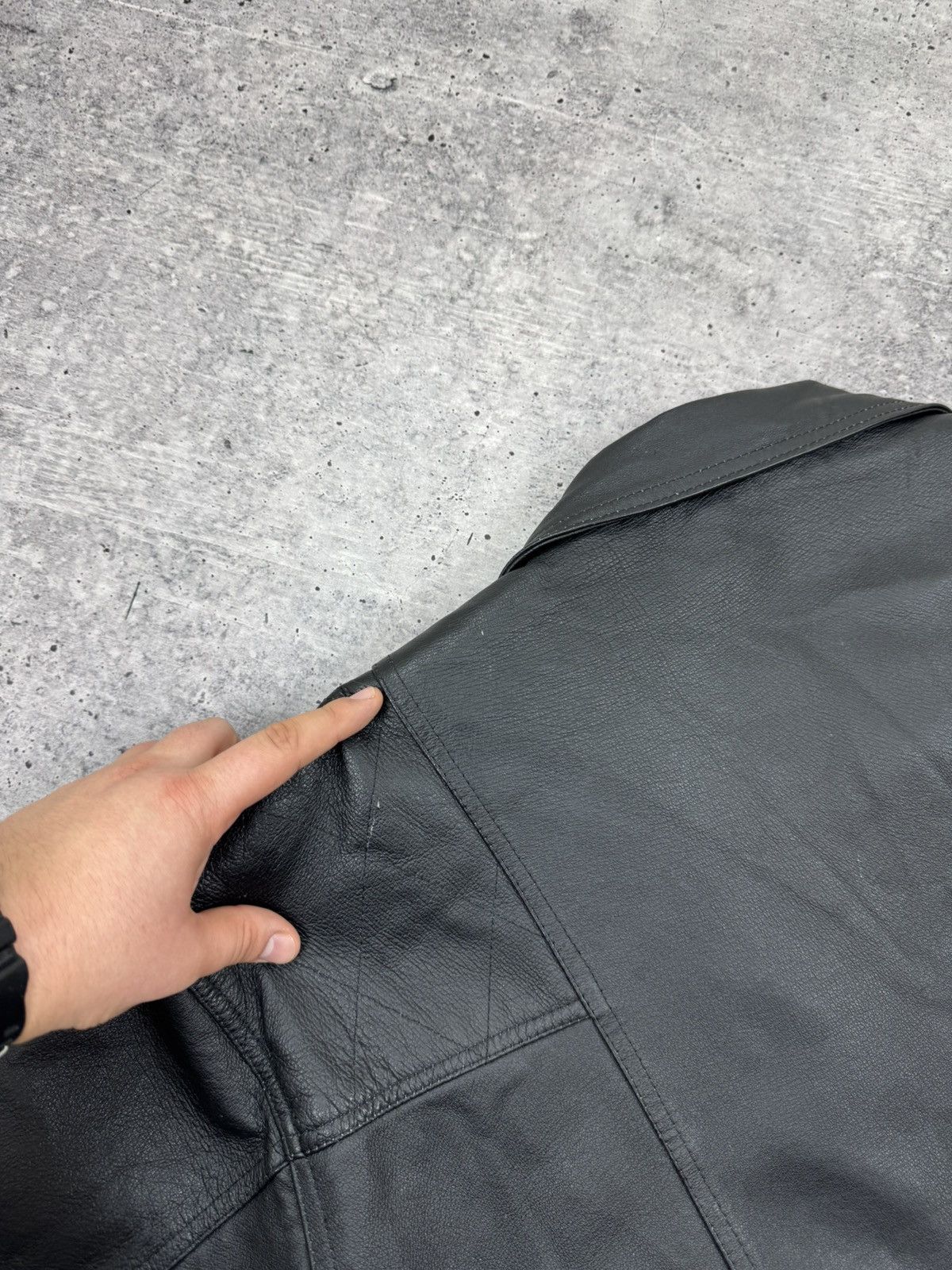 Vintage Vintage Genuine Leather Classic Bomber Leather Jacket Size L Size US L / EU 52-54 / 3 - 16 Thumbnail