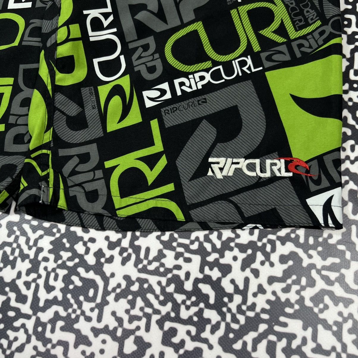 Rip Curl Vintage Y2K Rip Curl Surf Style Monogram Retro Shorts Size US 31 - 5 Thumbnail