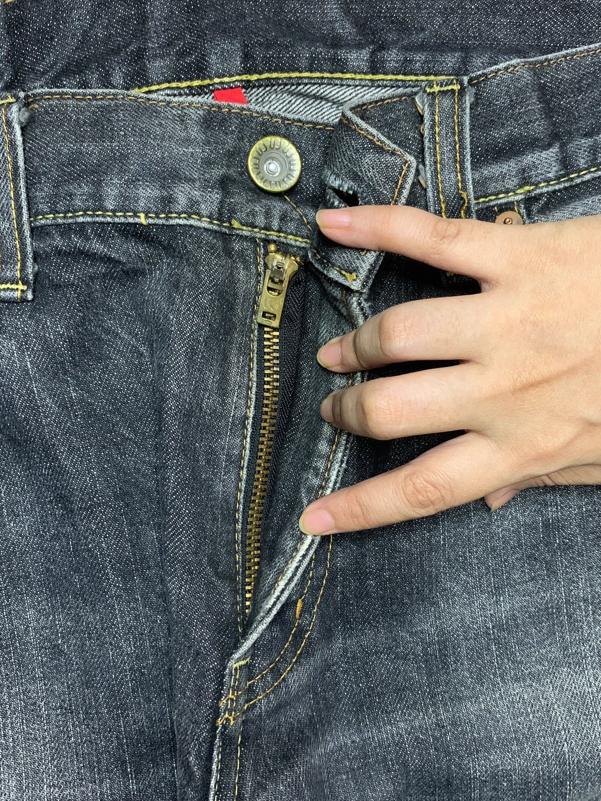 Uniqlo Vintage Uniqlo Selvedge Faded Wash Distressed Loose Jeans Size US 34 / EU 50 - 3 Thumbnail