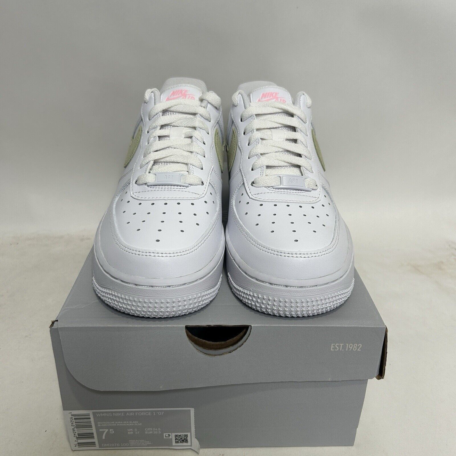 Nike Nike Air Force 1 '07 Low WMNS “White Olive Aura” 2024 Size US 7.5 / IT 37.5 - 2 Thumbnail
