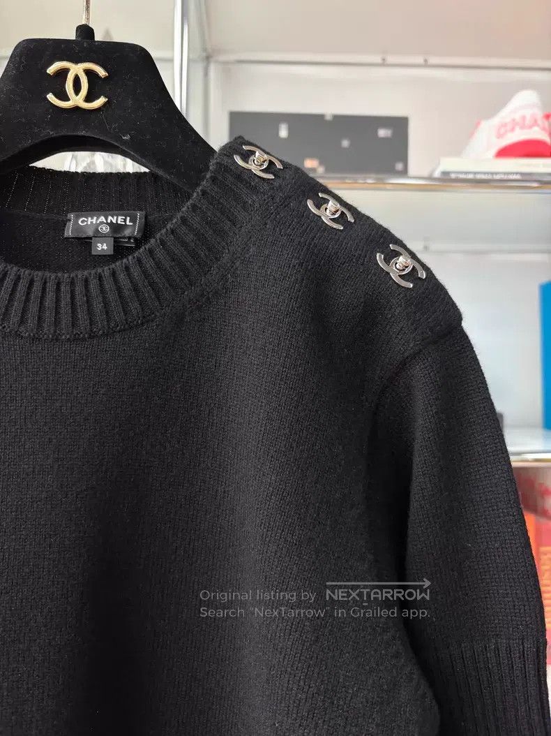 Chanel Chanel 24B Black Round-neck Double C Shoulder Button Knitw Size XXS / US 00 / IT 34 - 2 Thumbnail
