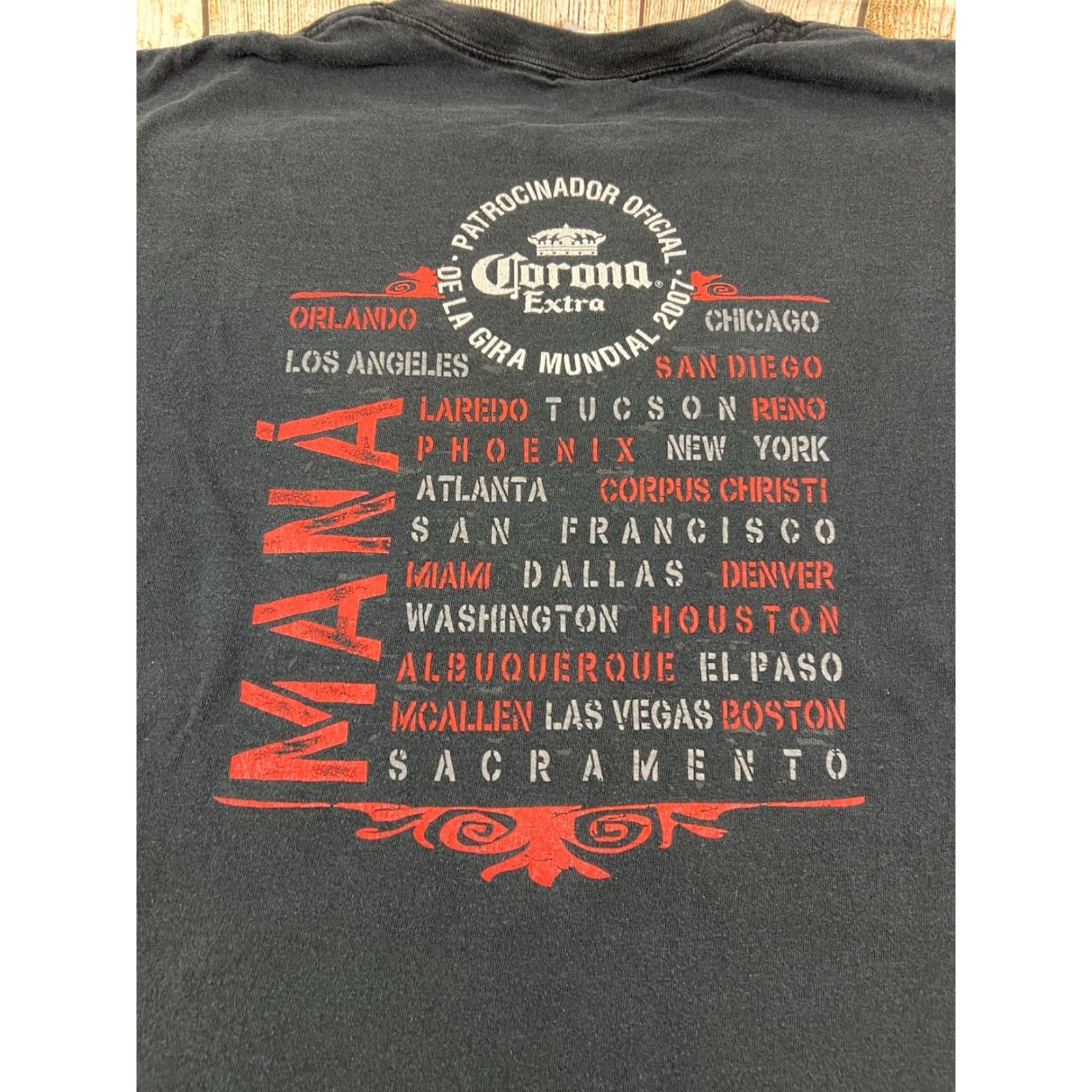 Gildan Mana Amar Es Combatir 2007 Corona Tour Band Black T Shirt XL Mens Graphic Print Short Sleeve Gildan Regular Size Black Band Tour 2007 Mens Size US XL / EU 56 / 4 - 8 Thumbnail