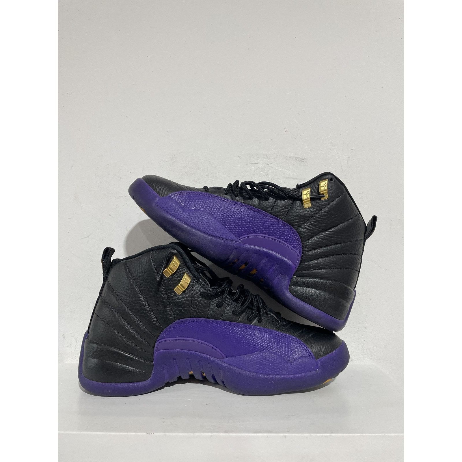 Jordan Brand NIKE JORDAN 12 FIELD PURPLE SIZE 9 PREOWNED Size US 9 / EU 42 - 2 Thumbnail