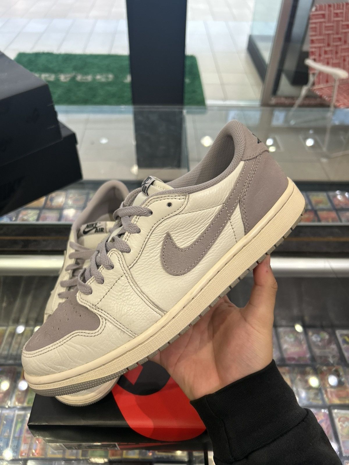 Jordan Brand Jordan 1 low atmosphere Size US 11 / EU 44 - 2 Thumbnail