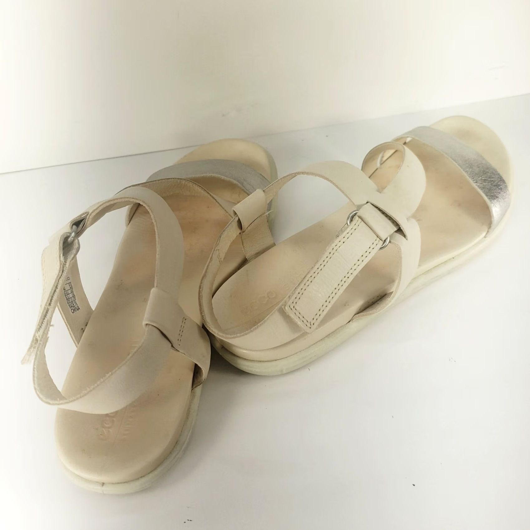 Ecco ECCO Simpil Sandal Womens 9-9.5 Beige Leather Silver Crossover Ankle Strap Low Heel SS Casual Dress Mid-High Approval Ladies 40 Sandal NICE Size US 9.5 / IT 39.5 - 4 Thumbnail
