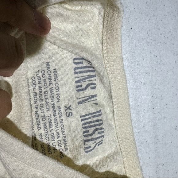 Band Tees NEW GUNS N’ ROSES WOMEN’S T-SHIRT SZ EXTRA SMALL XS Size XS / US 0-2 / IT 36-38 - 3 Thumbnail