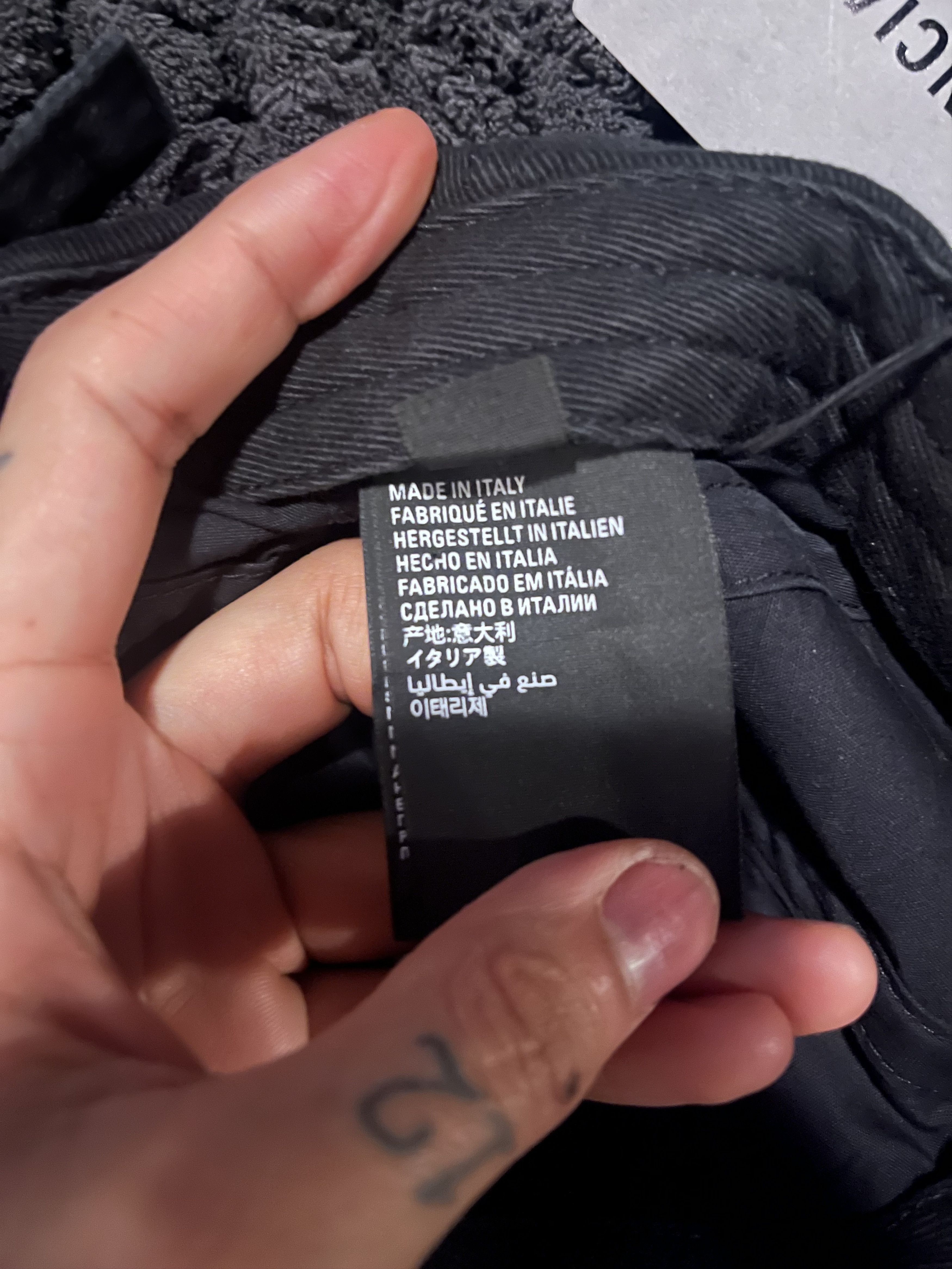 Balenciaga Balenciaga distressed baseball hat Size 26 - 8 Thumbnail