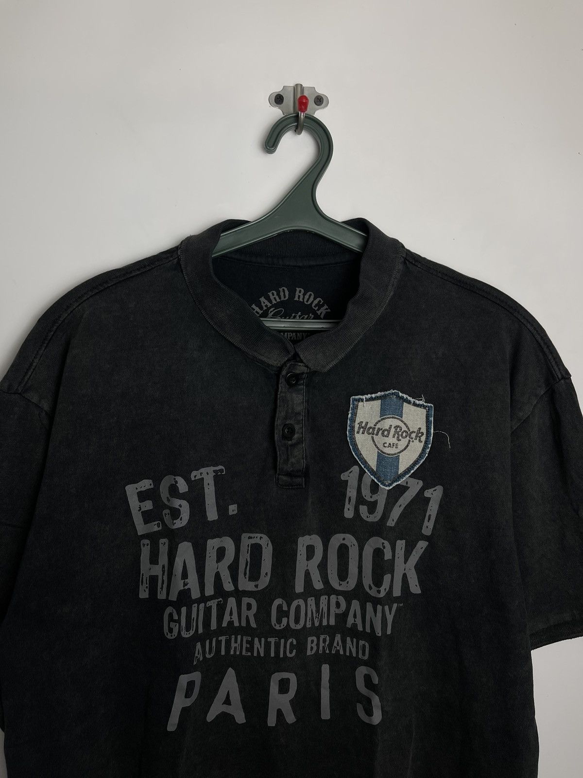 Hard Rock Cafe Vintage Hard Rock Cafe Paris Tee Guitar Company Size US L / EU 52-54 / 3 - 4 Thumbnail