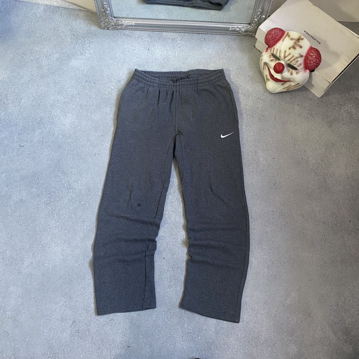 Nike Vintage Nike Sweatpants Grey Baggy Size US 32 / EU 48 - 1 Thumbnail