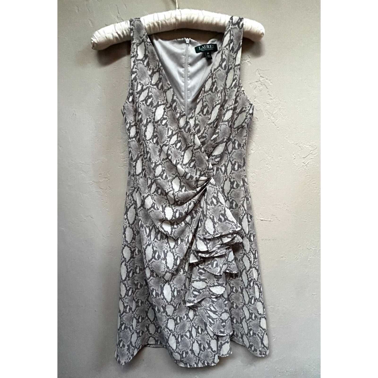 Ralph Lauren Lauren Ralph Lauren Freddie Georgette Snakeskin Print Cocktail Dress 0P Sleeveless V-Neck Tan/Snakeskin Women B ... Size XS / US 0-2 / IT 36-38 - 2 Thumbnail