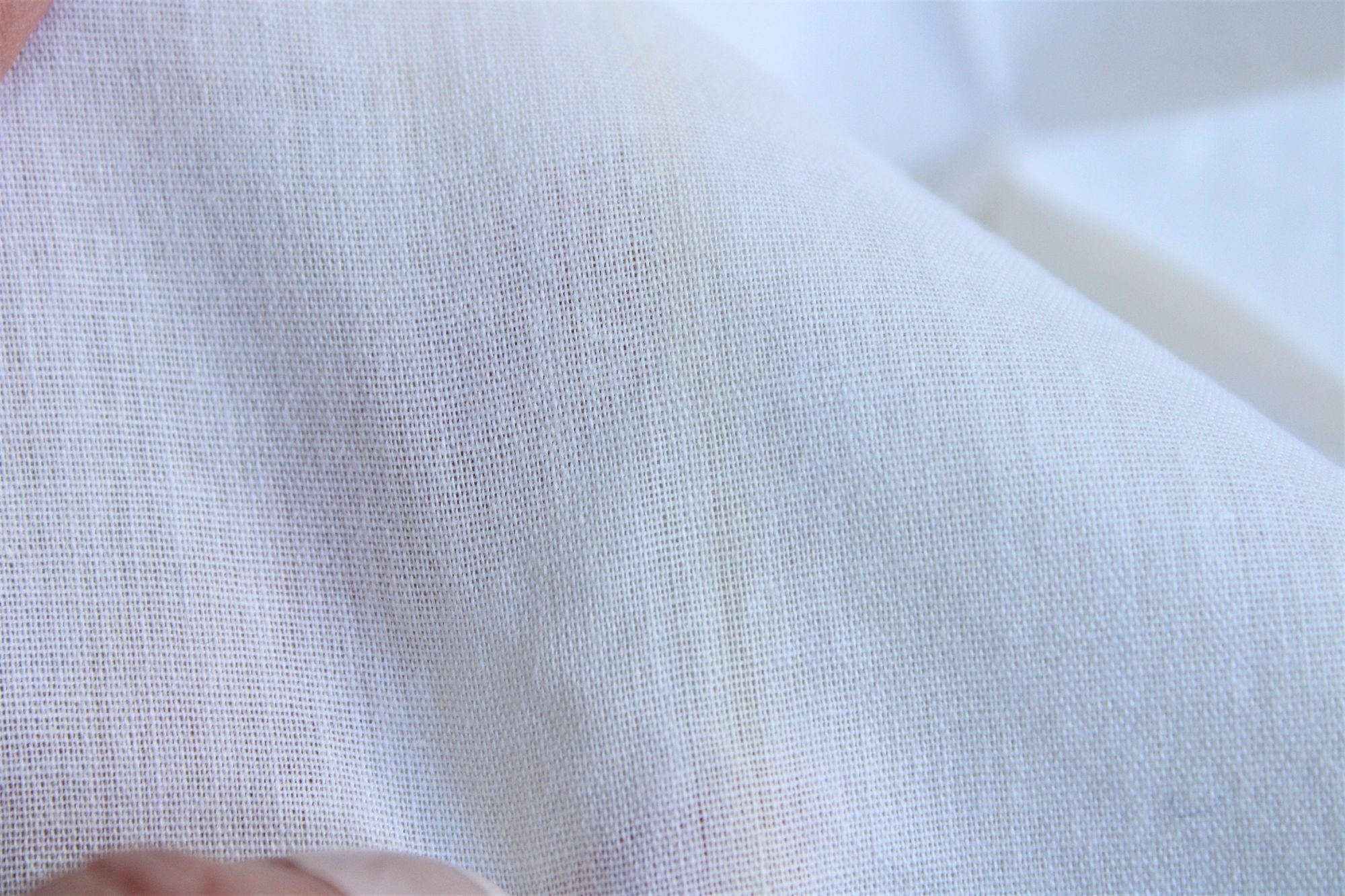Vintage Vintage 1950s Handkerchief, White Cotton With Pink And Blue Size ONE SIZE - 7 Thumbnail