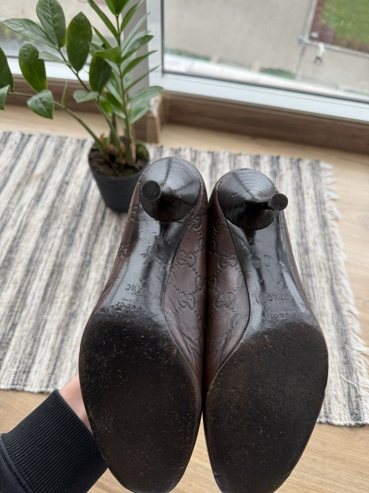Gucci GUCCI VINTAGE 90s MONOGRAM LEATHER HEELS LOGO EMBOSSED WOMEN Size US 7 / IT 37 - 17 Thumbnail