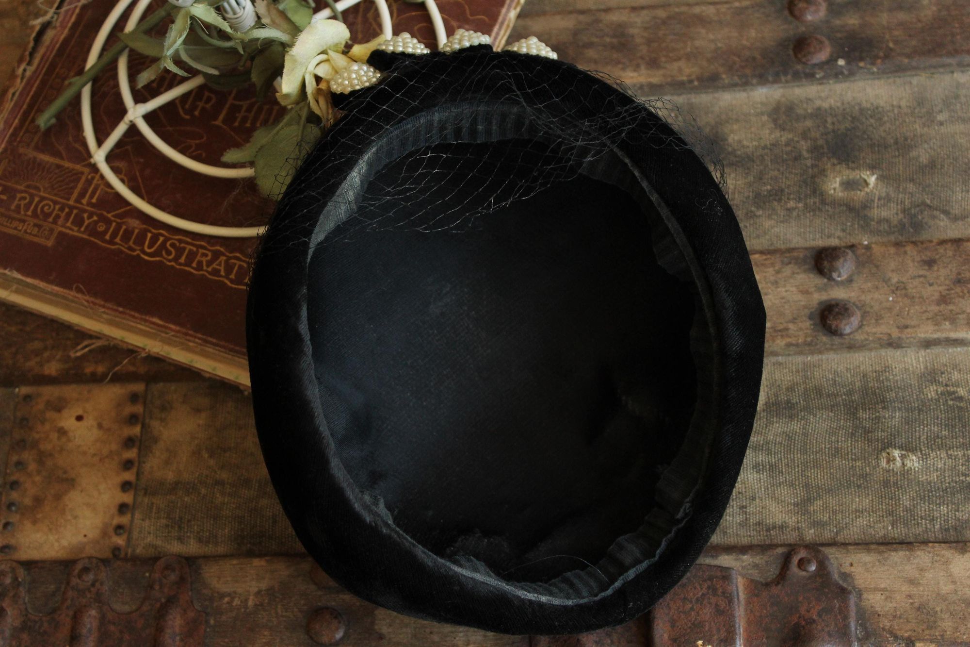 Vintage Vintage 1940s Hat, Black Small Topper with Birdcage Veil and Size ONE SIZE - 8 Thumbnail
