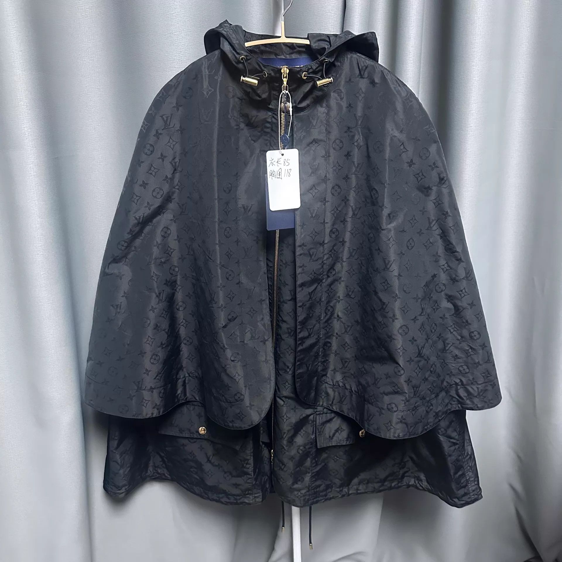 Louis Vuitton LV All Over Logo Sleeveless Puffer Cape Black Size XS / US 0-2 / IT 36-38 - 1 Thumbnail