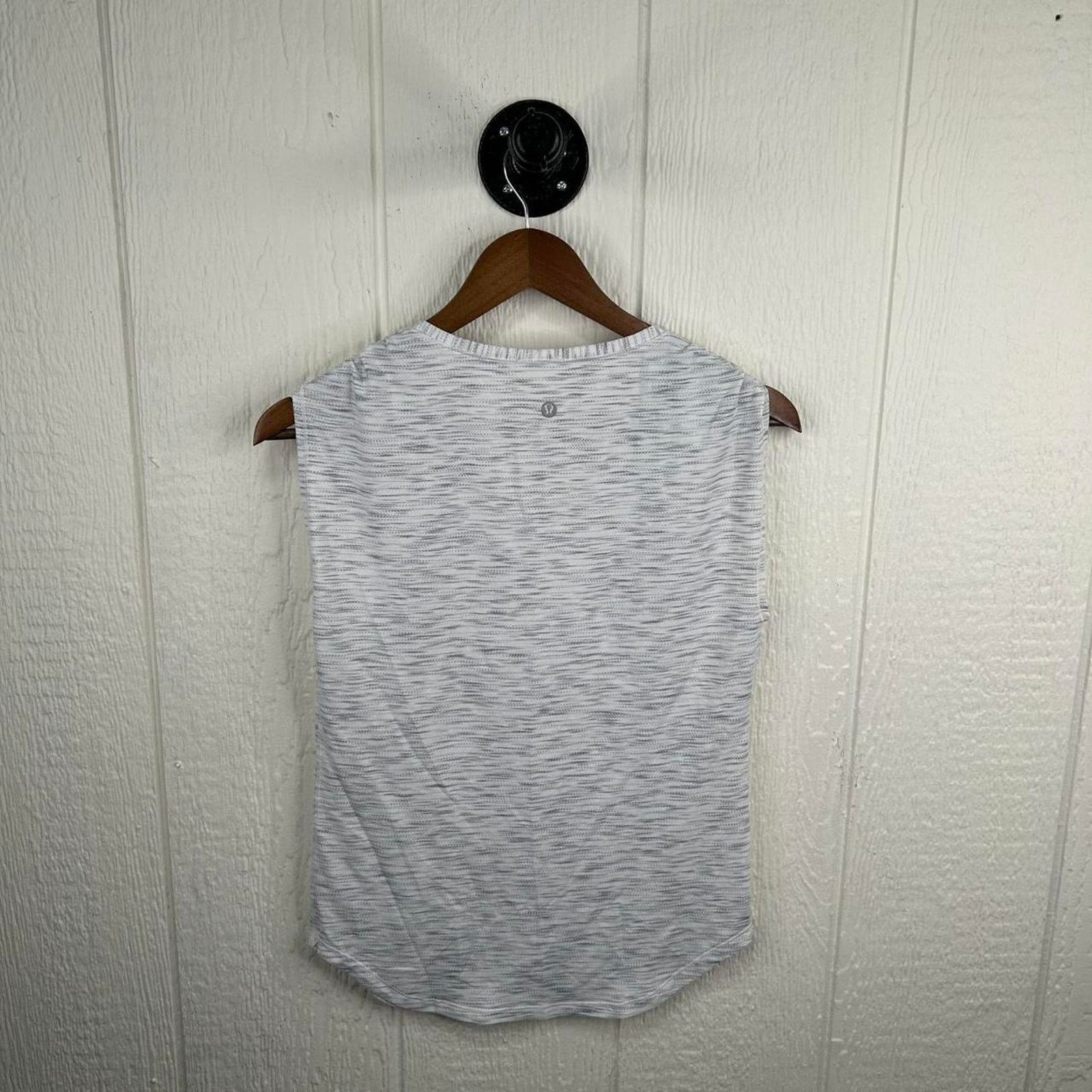 Lululemon Modern Lululemon Gray Workout Athletic Tank Top Size 6 Size S / US 4 / IT 40 - 2 Thumbnail