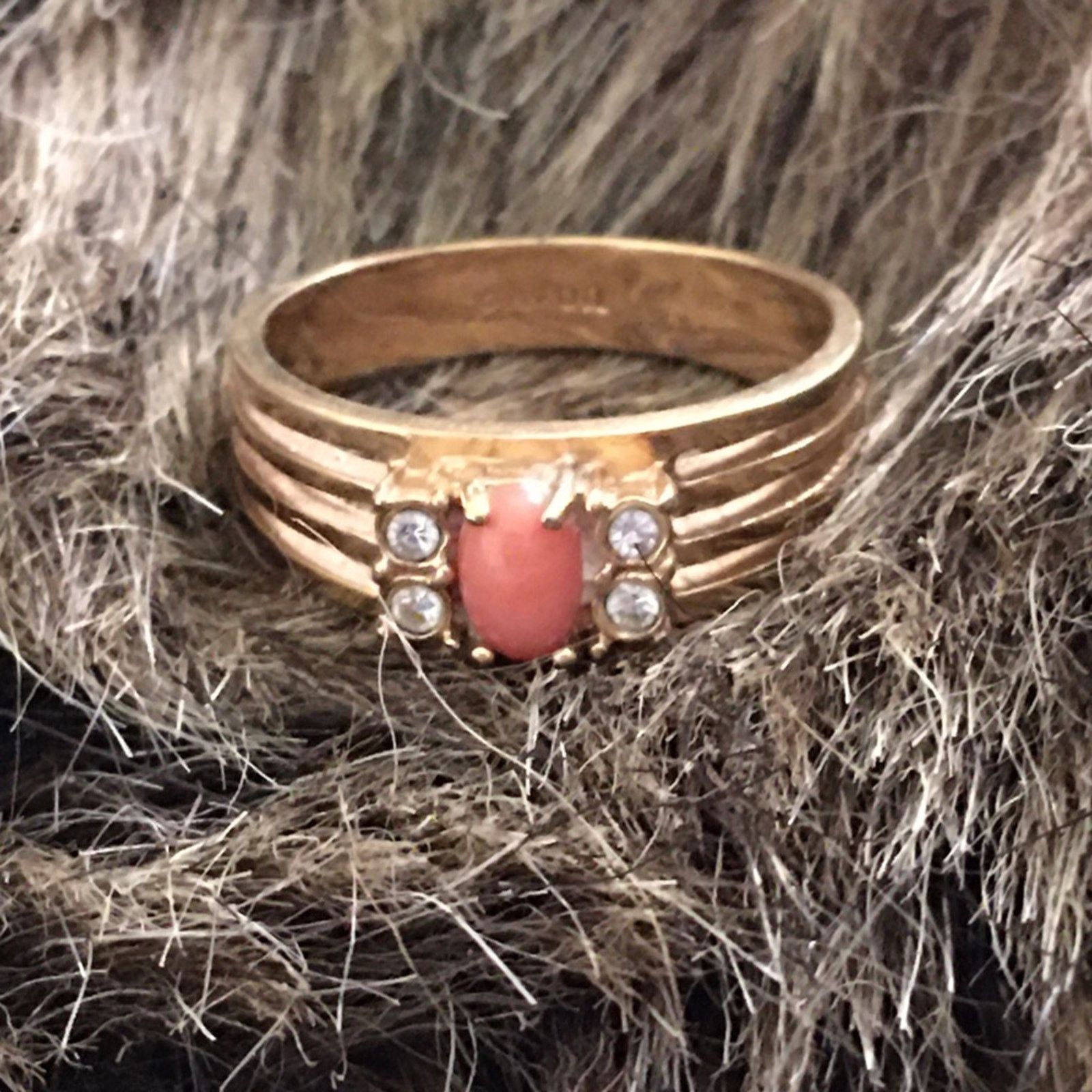 Vintage Vintage Avon faux coral rhinestone gold ring Size ONE SIZE - 2 Thumbnail