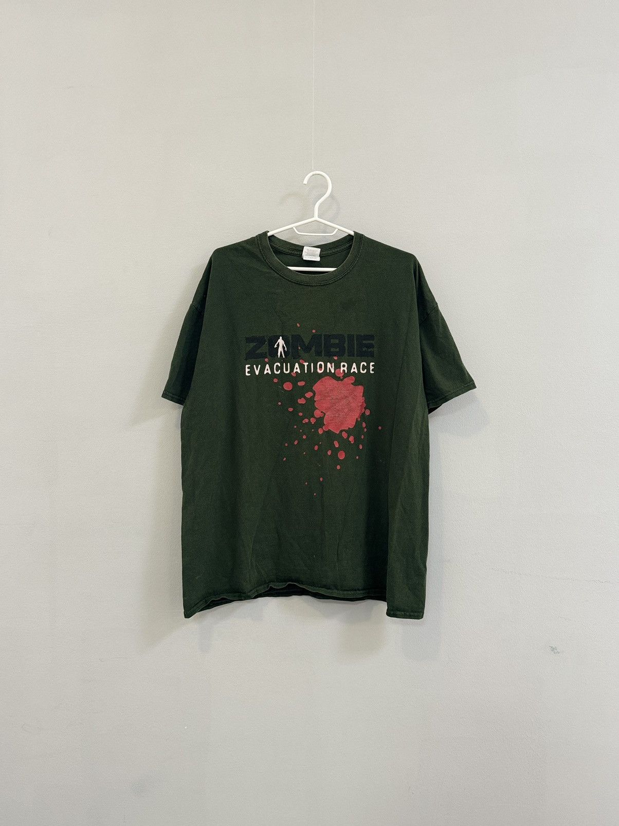 Band Tees × Vintage Thrashed Mega Print Zombies T-shirt Size US XL / EU 56 / 4 - 1 Thumbnail