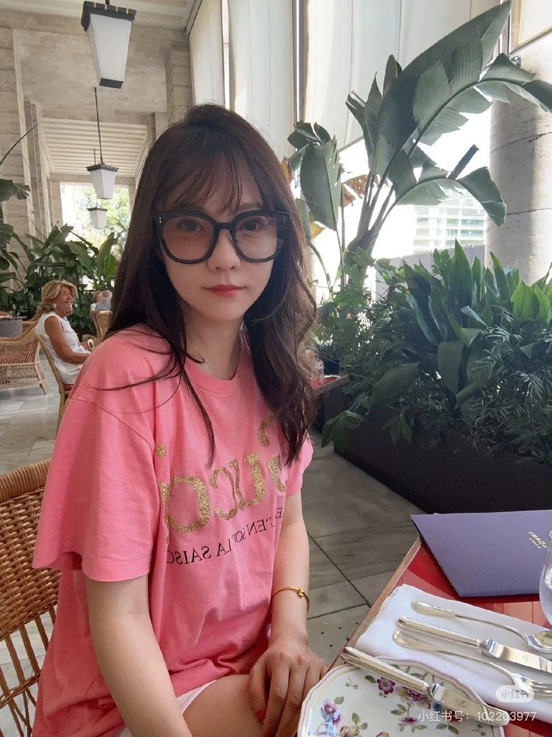 Gucci Gucci Pink gold-plated logo short sleeves 2504-Nextarrow Size S / US 4 / IT 40 - 3 Thumbnail